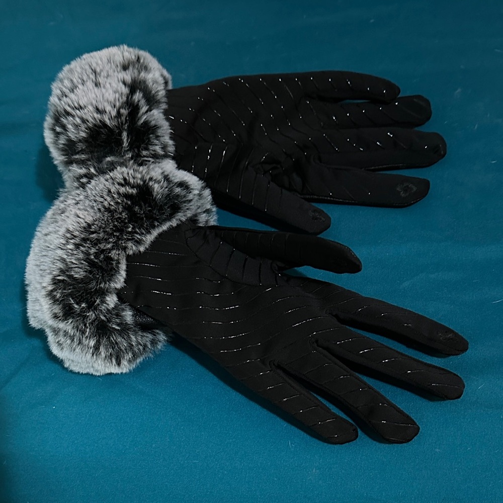 Elegant Black Gloves with Faux Fur Trim